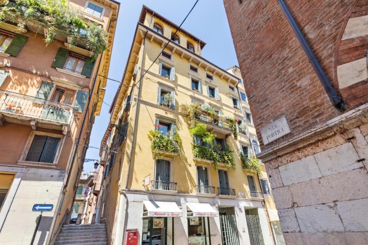 Verona Centro Piazza Erbe Exterior photo